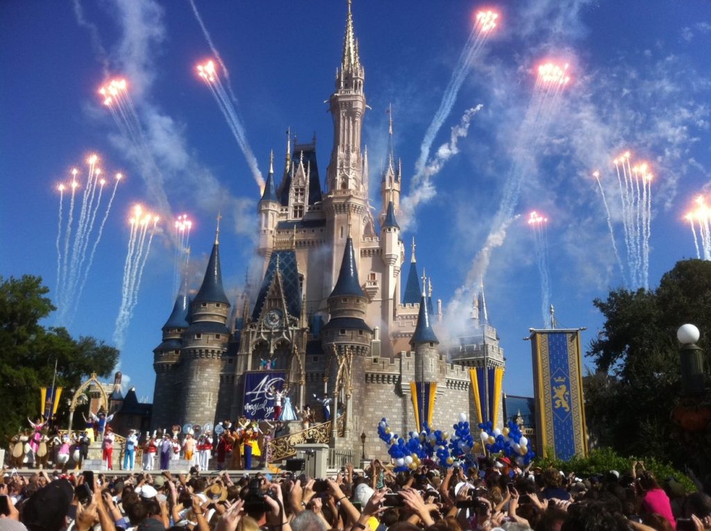 Castillo de Disney con fuegos artificiales